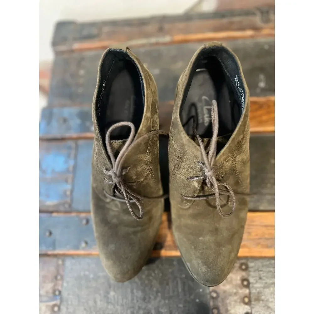 Clarks Artisan Olive Suede Lace Up Block Heel Ankle Boots Women’s 7.5